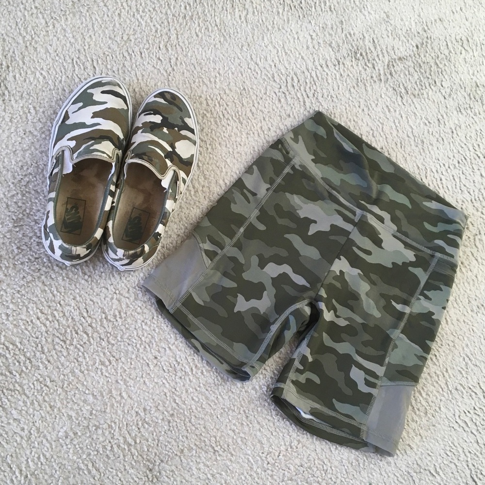 PINK VICTORIA SECRET/GREEN CAMO BIKE SHORTSwGRAY MESH SIDE PANELS